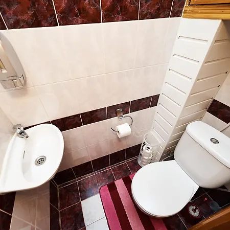 Victory Square Apartment *