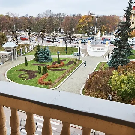 Victory Square Apartment *